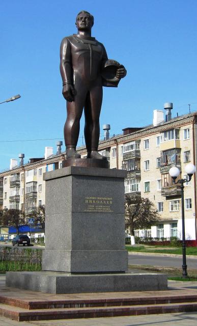 Памятник А.Г. Николаеву г. Чебоксары
